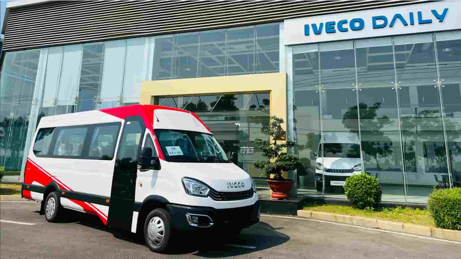 Thuê Xe 19 Chỗ Chạy Hội Nghị: Giải Pháp Vận Chuyển Chuyên Nghiệp Cho Mọi Sự Kiện